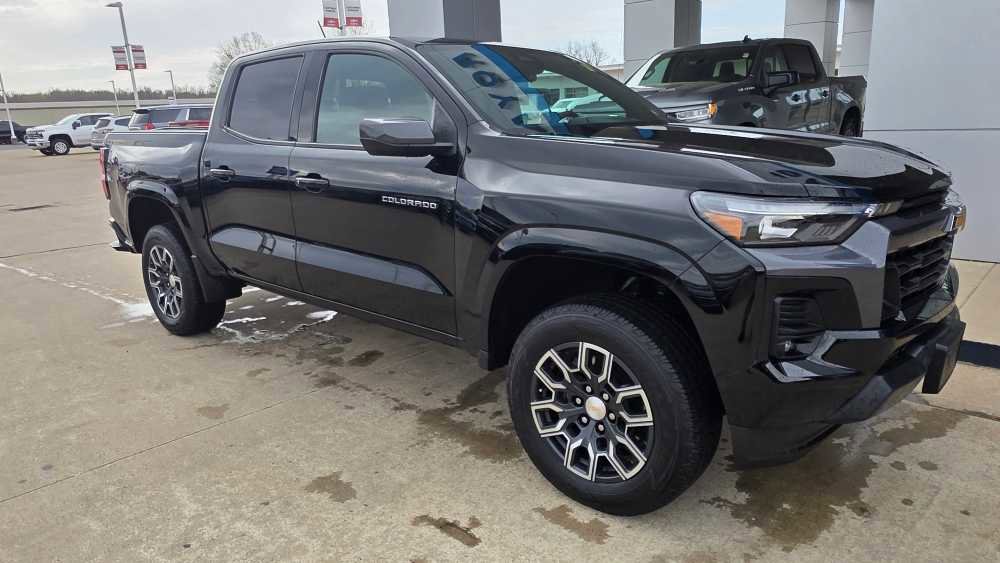 Used 2024 Chevrolet Colorado LT w/ LT Convenience Package III RWD image 8