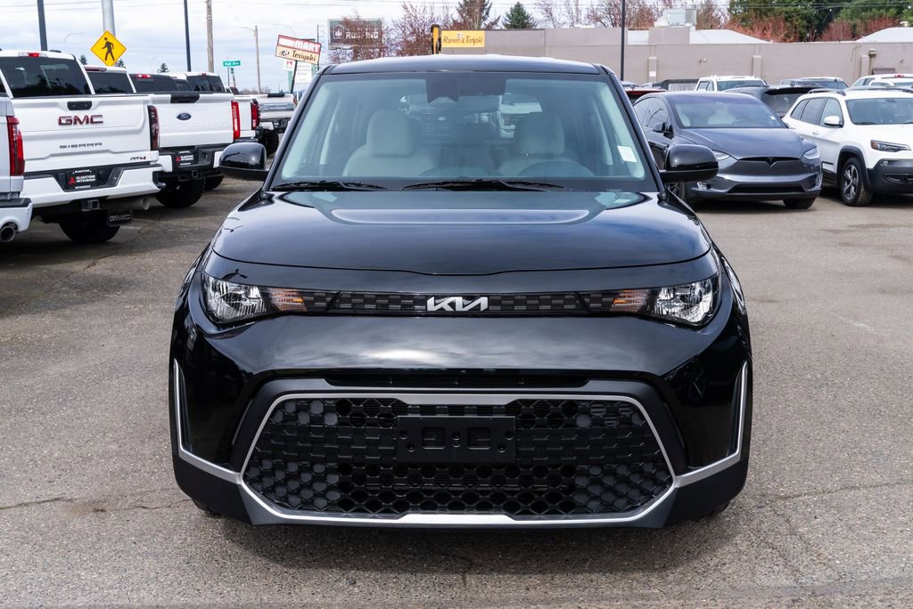 Used 2024 Kia Soul LX image 2