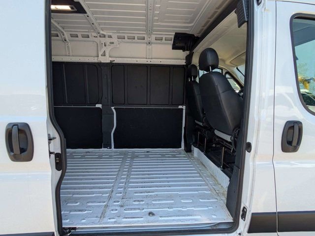 Used 2025 RAM ProMaster 2500 w/ Convenience Group image 11