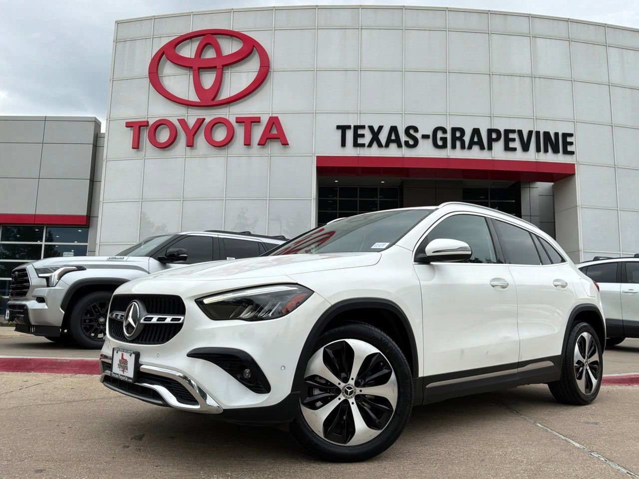 Used 2025 Mercedes-Benz GLA 250 image 2