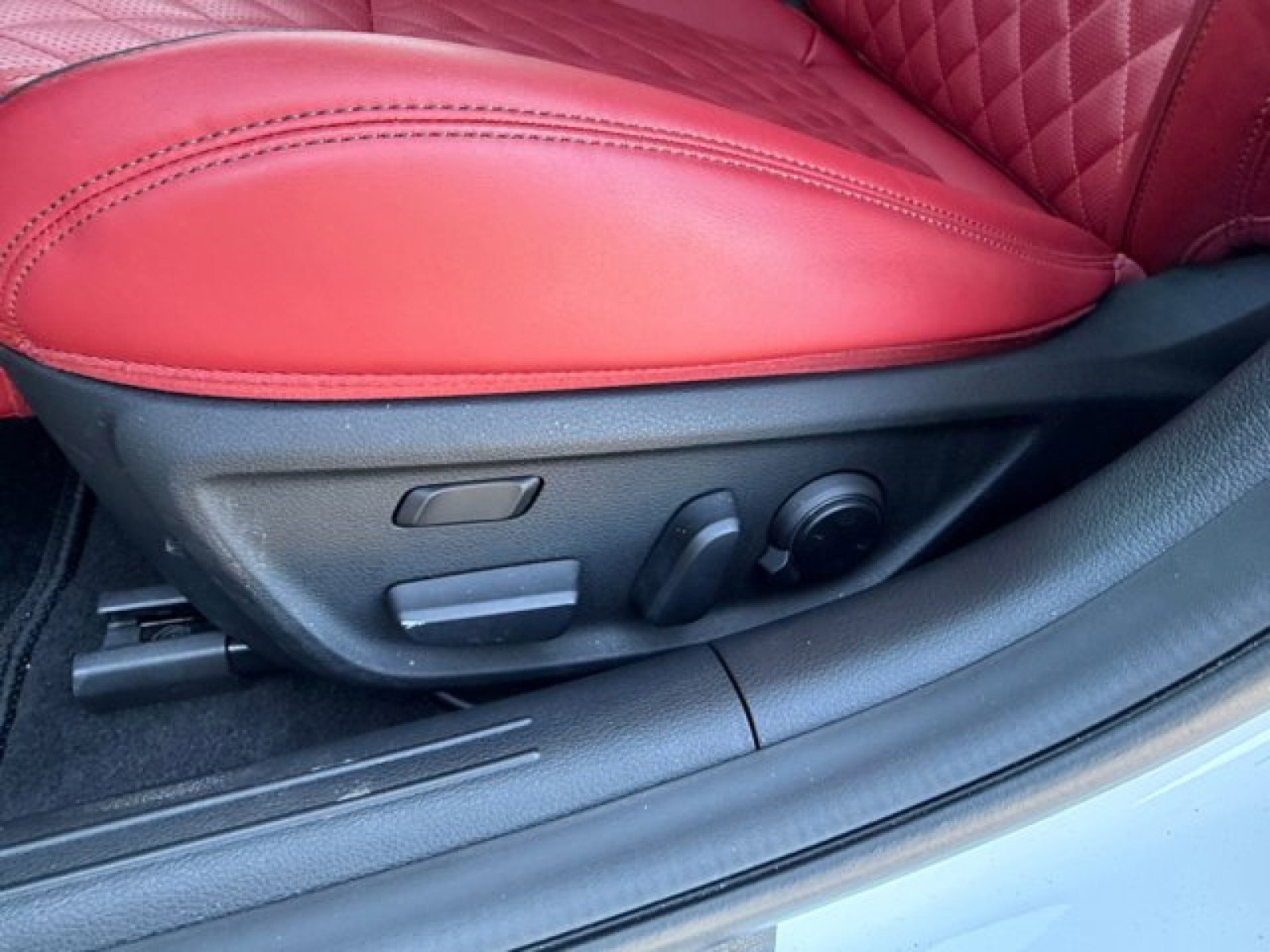 Used 2023 Genesis G70 3.3T w/ Sport Prestige Package image 11