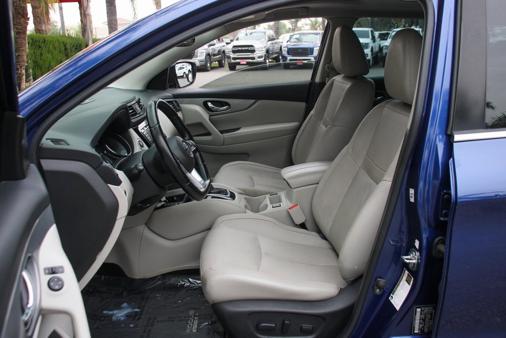 Used 2020 Nissan Rogue Sport SL w/ Premium Package image 16