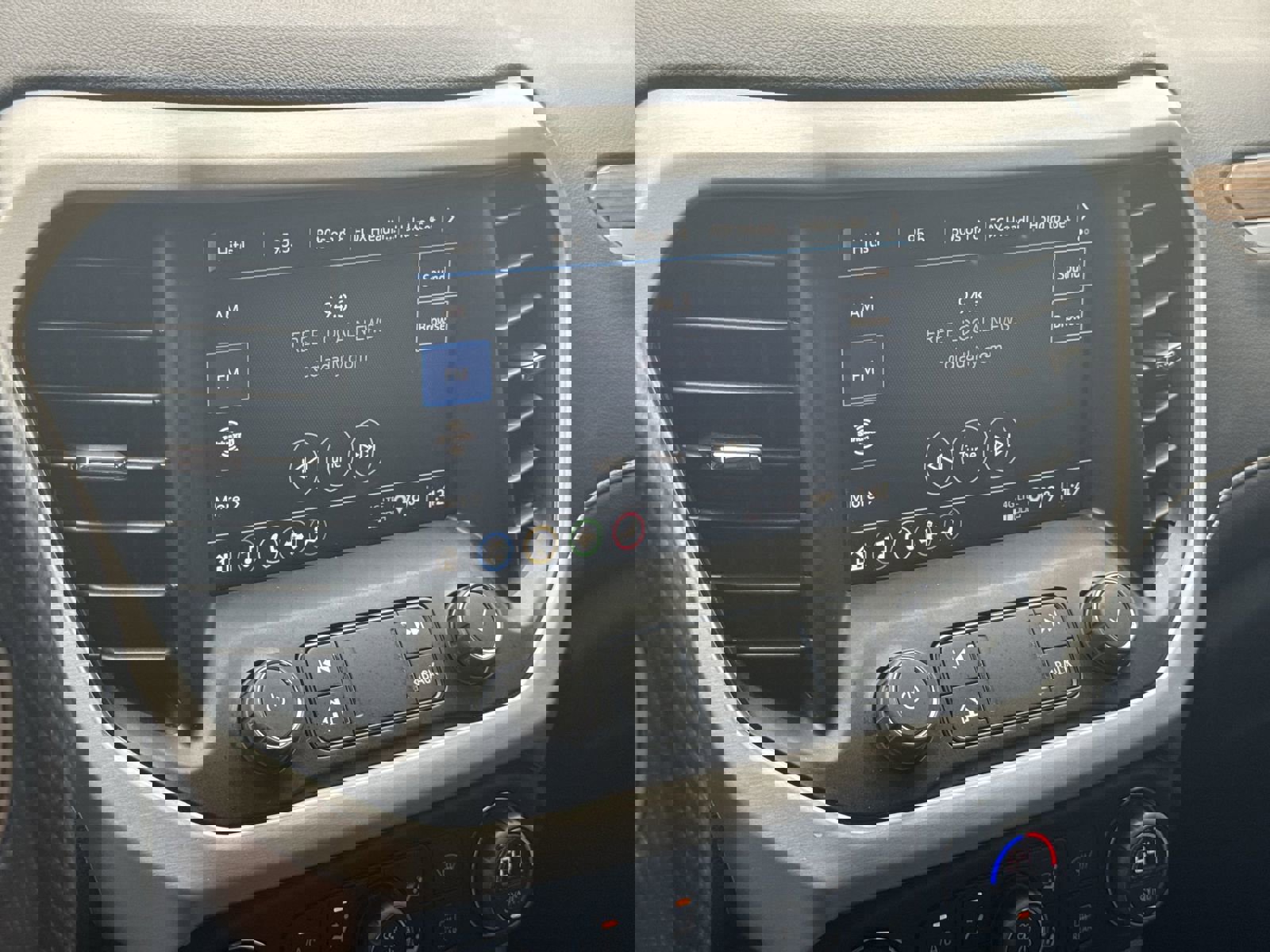 Certified 2023 GMC Acadia SLE w/ Driver Convenience Package image 23