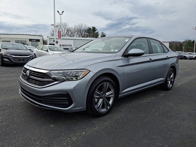 Used 2023 Volkswagen Jetta SE w/ Panoramic Sunroof Package FWD image 3