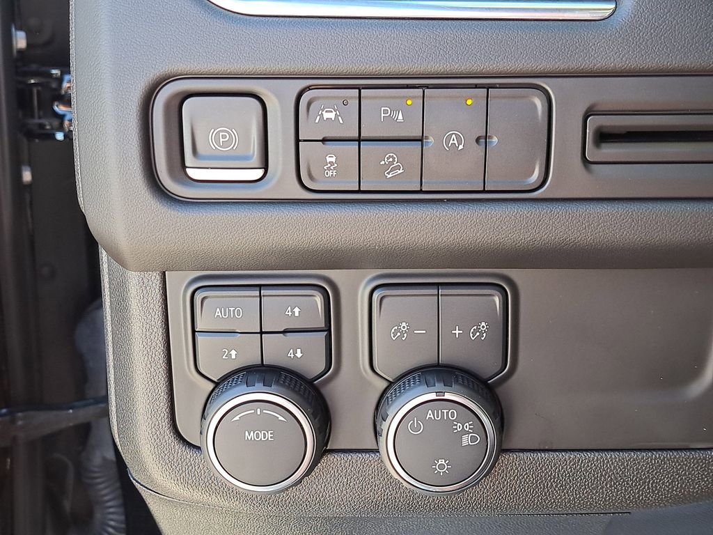 Used 2023 Chevrolet Tahoe Z71 image 32