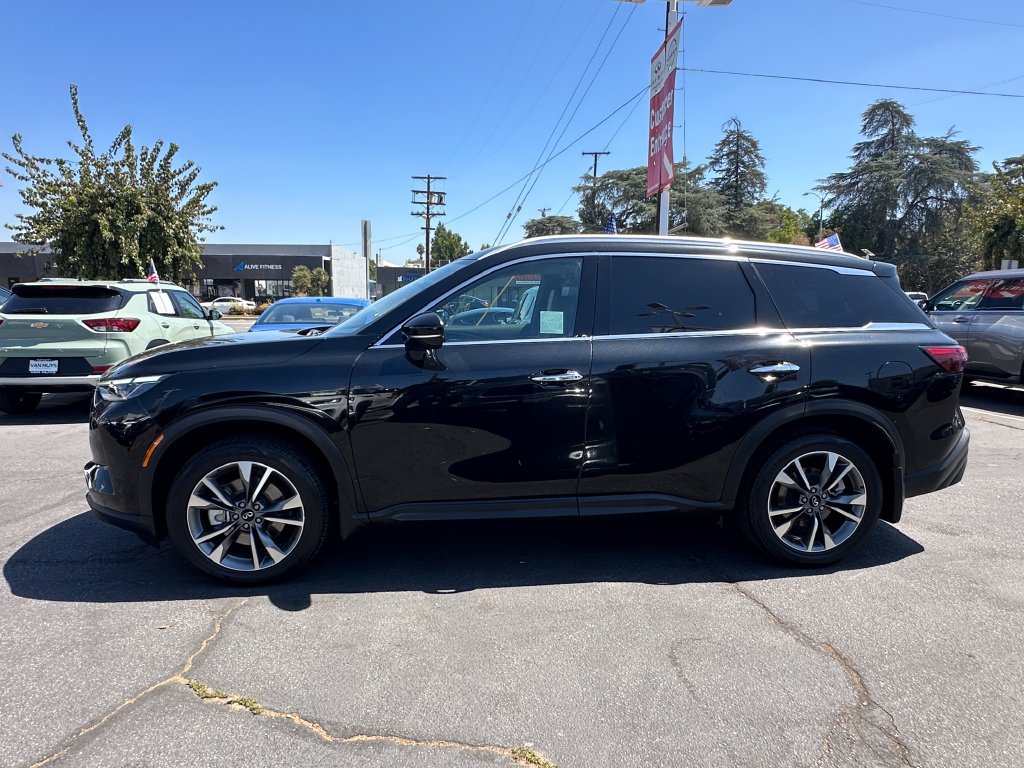 Used 2023 INFINITI QX60 Luxe w/ Cargo Package FWD image 3