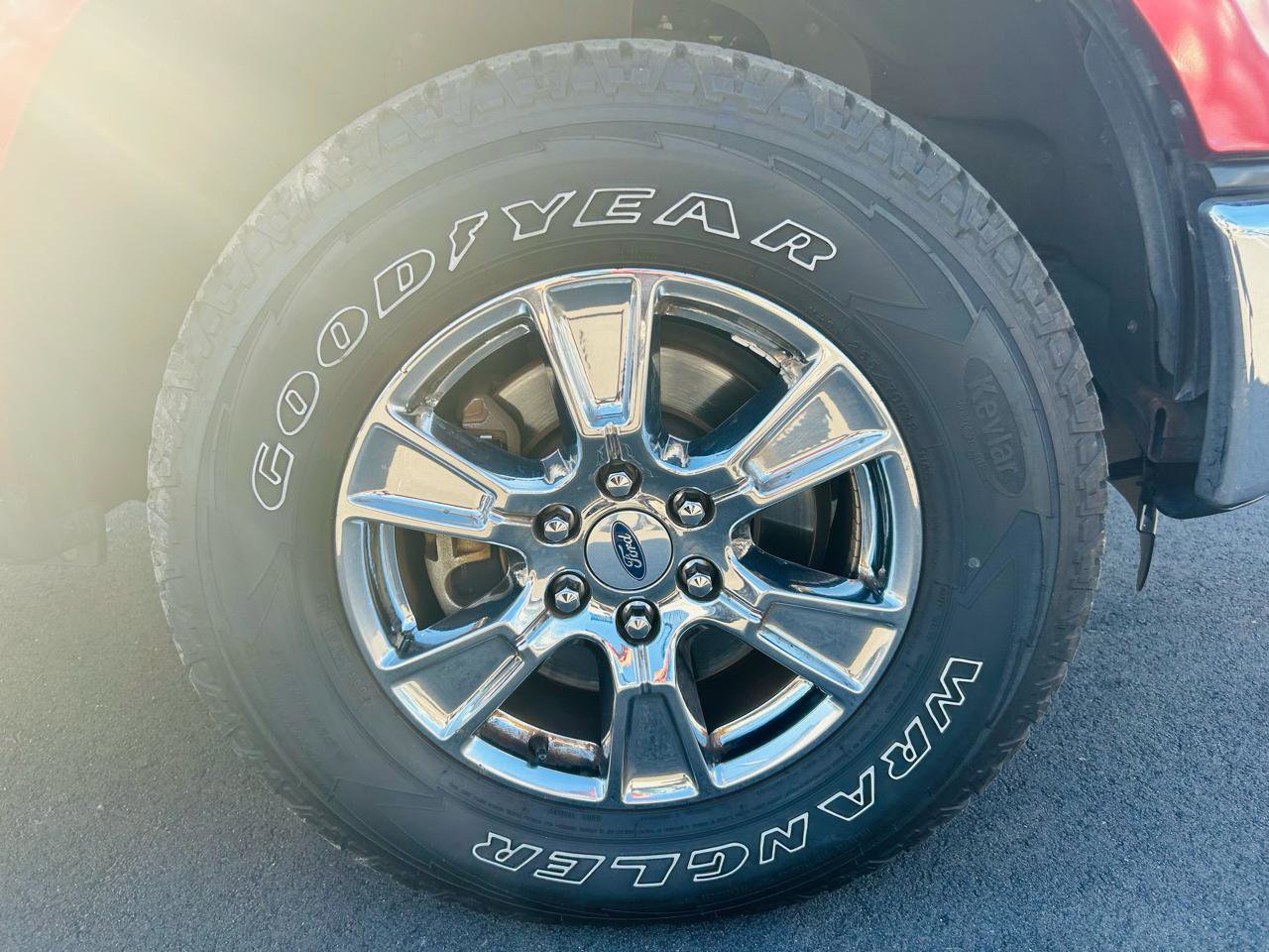 Used 2015 Ford F150 XLT w/ Equipment Group 302A Luxury AWD/4WD image 13