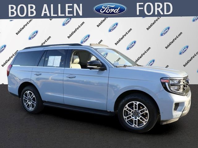 Used 2025 Ford Expedition Active AWD/4WD image 2