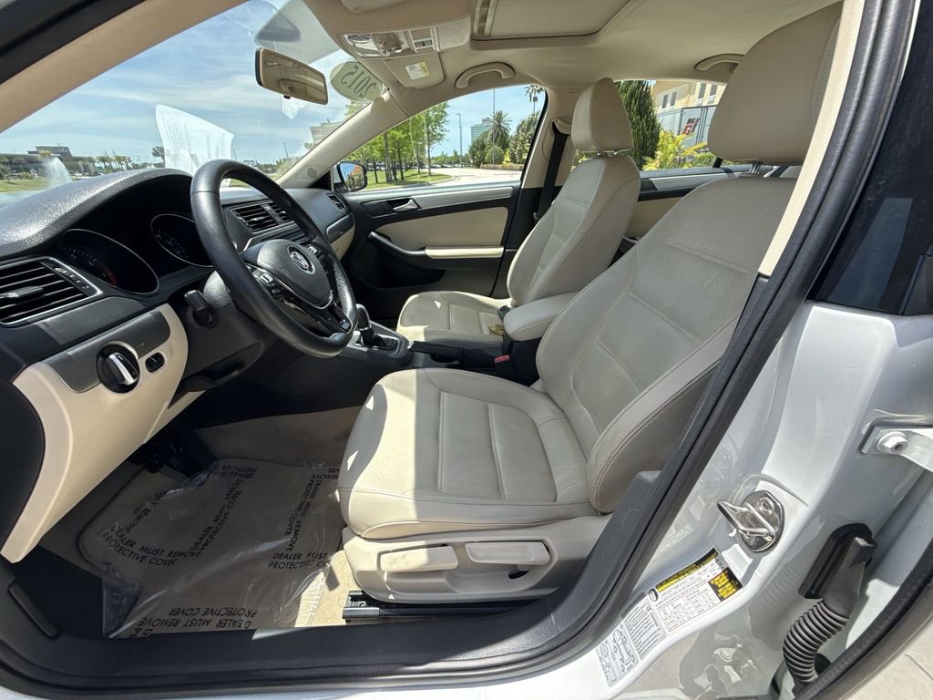 Used 2015 Volkswagen Jetta SE FWD image 30