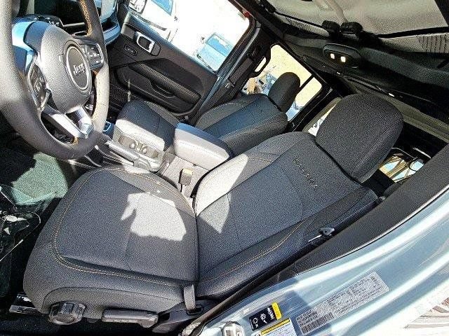 New 2024 Jeep Wrangler Unlimited Sahara w/ Technology Group AWD/4WD image 10