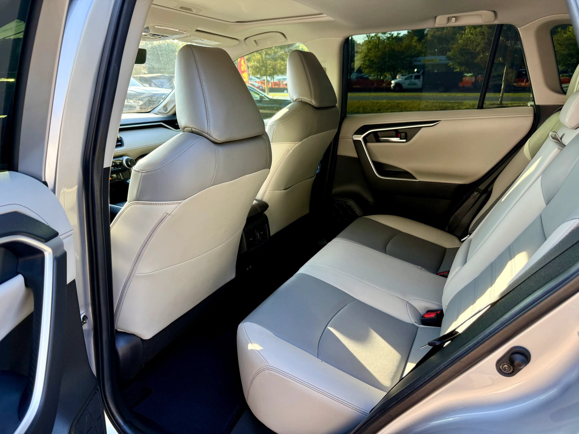 Used 2021 Toyota RAV4 Limited FWD image 10