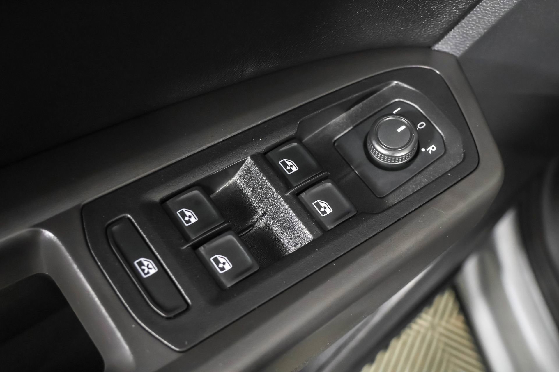 Used 2020 Volkswagen Atlas Cross Sport SE w/ Panoramic Sunroof Package image 34