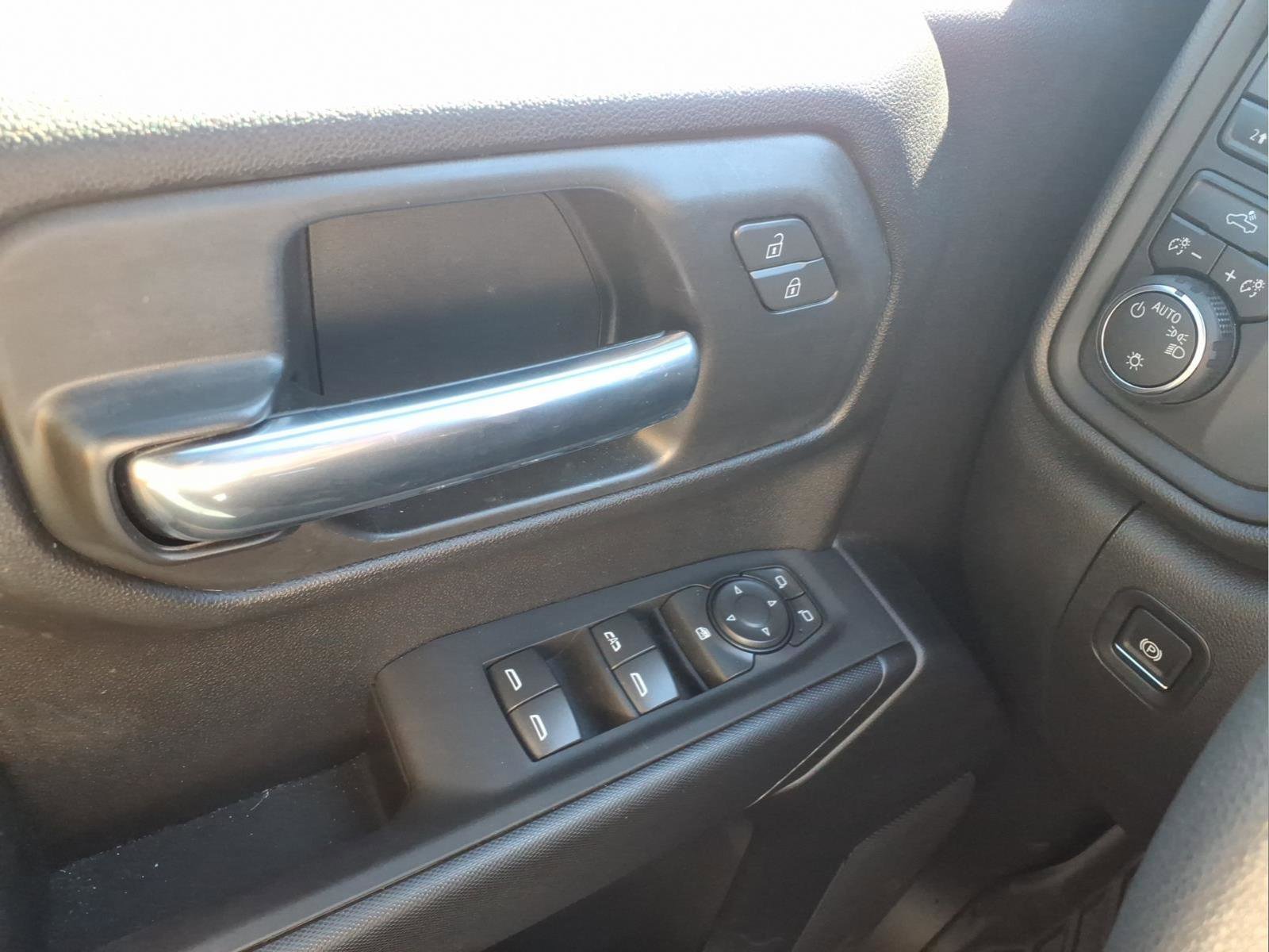 Used 2025 Chevrolet Silverado 1500 Custom image 20