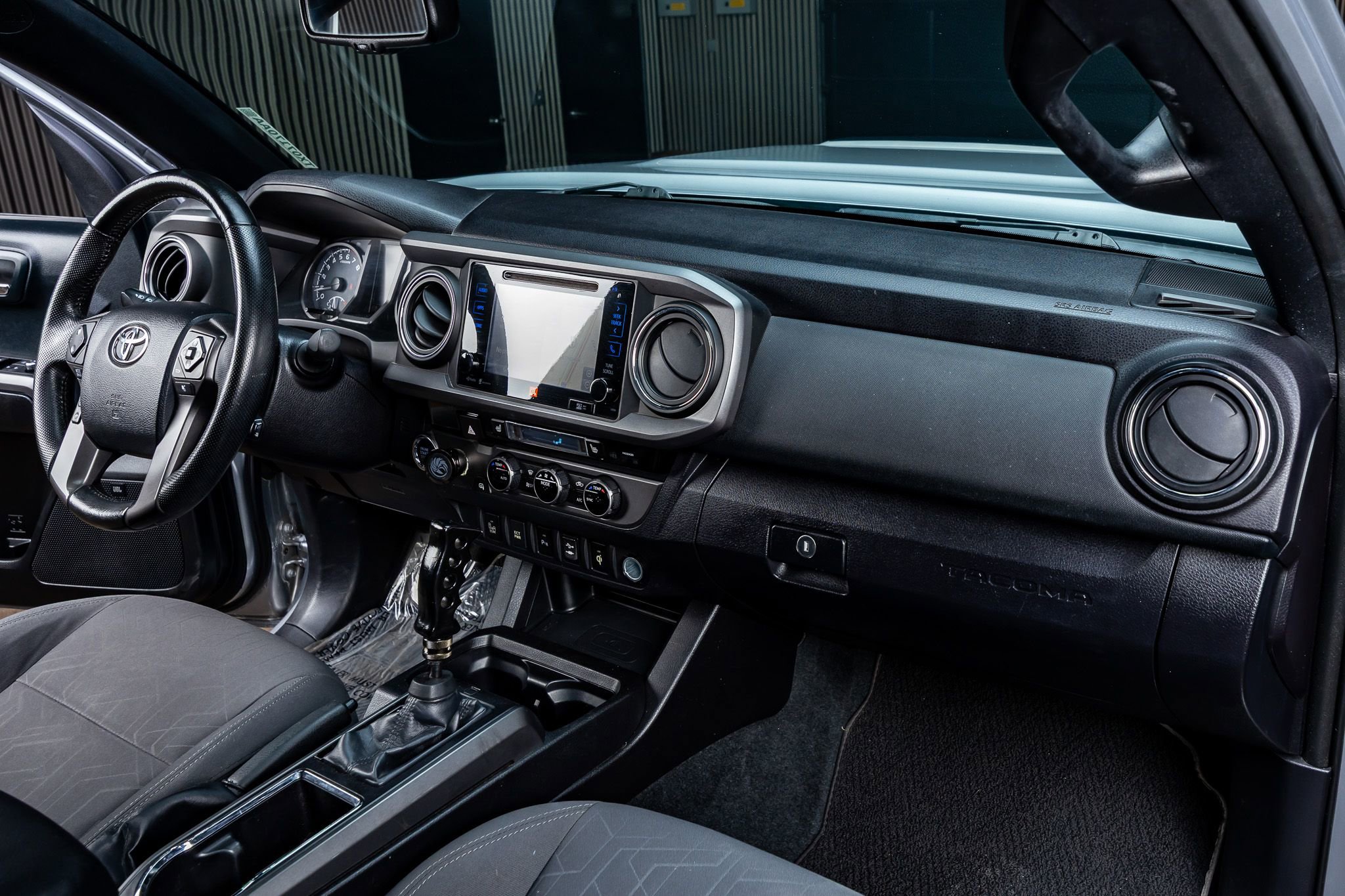 Used 2016 Toyota Tacoma TRD Sport image 17