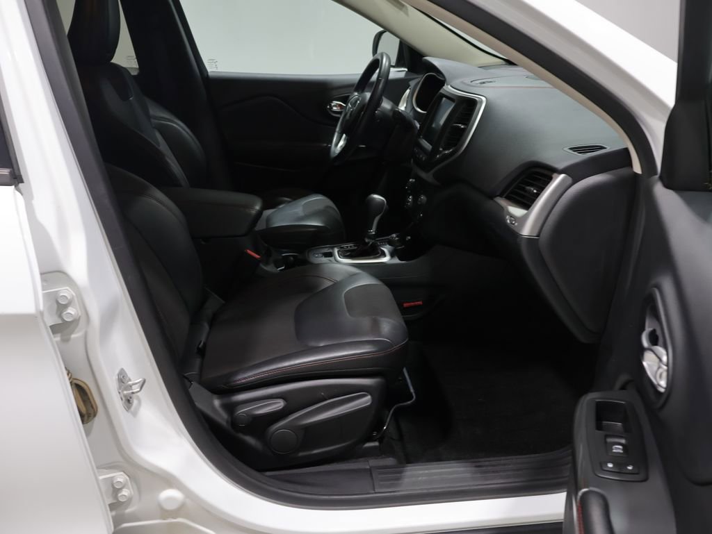 Used 2016 Jeep Cherokee Trailhawk w/ Comfort/Convenience Group image 22