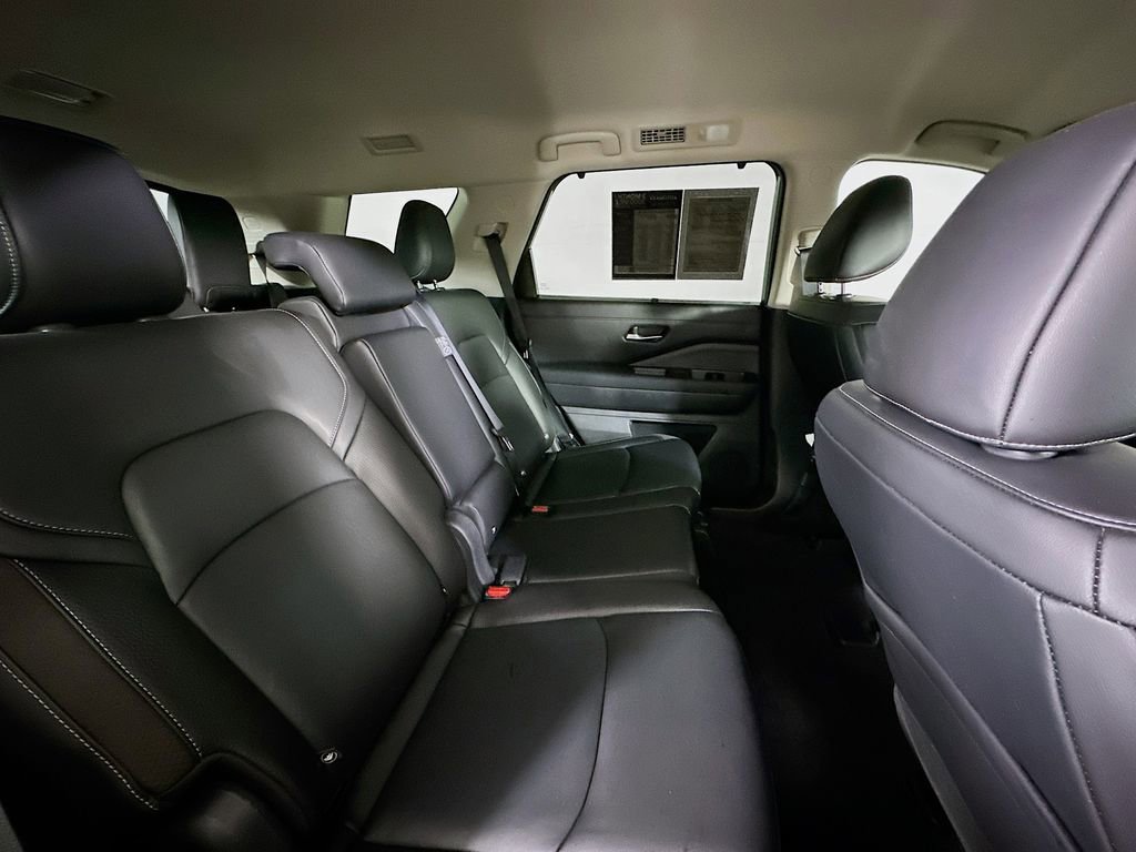 Used 2024 Nissan Pathfinder SL image 11