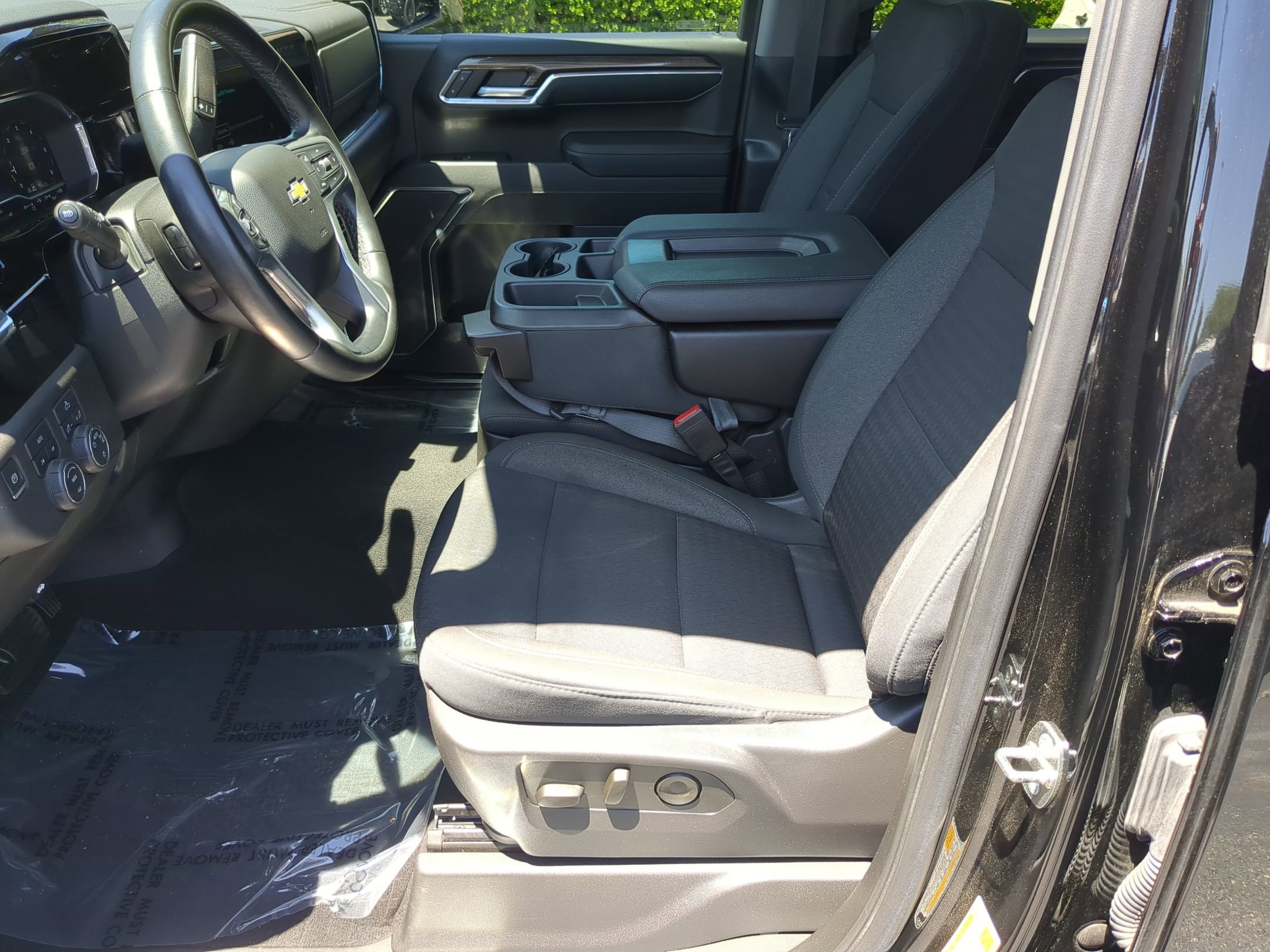 Used 2023 Chevrolet Silverado 1500 LT AWD/4WD image 16