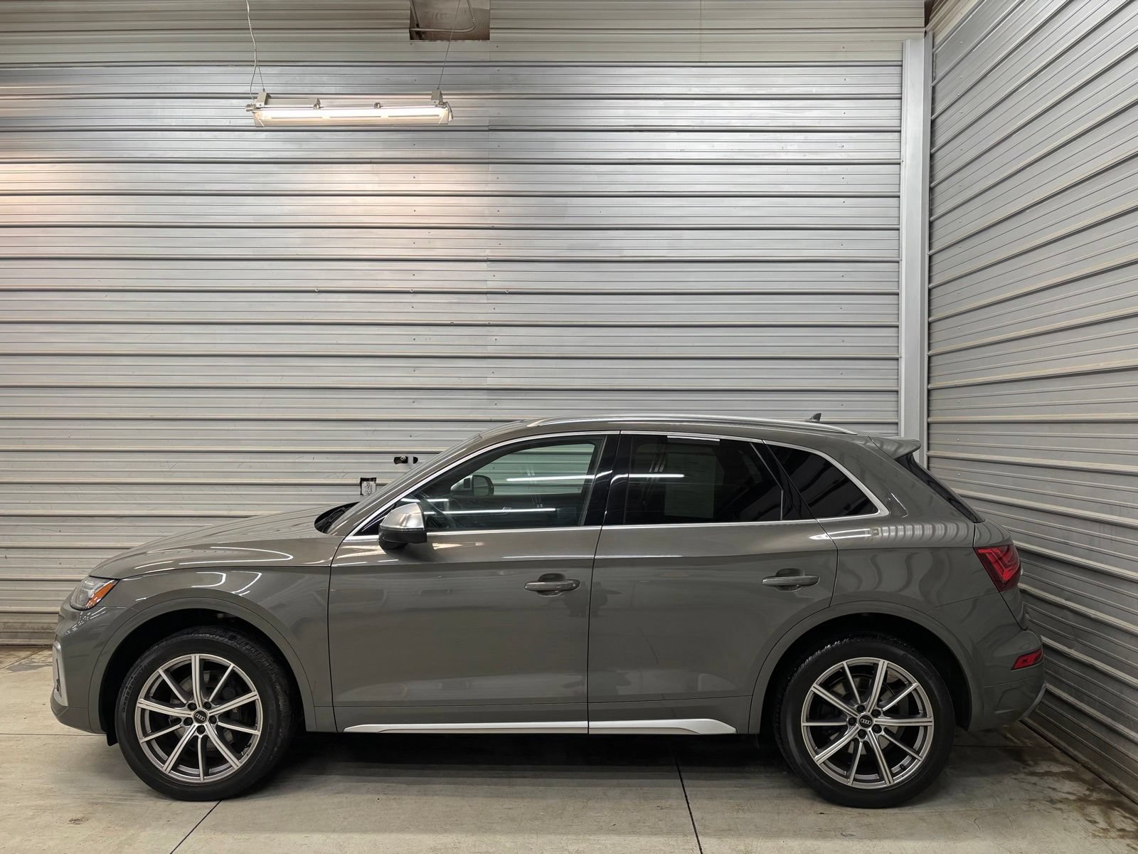 Used 2023 Audi SQ5 Premium w/ Convenience Package AWD/4WD image 6