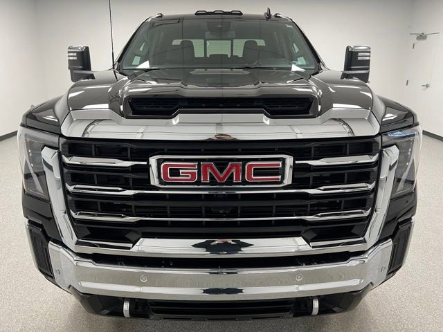 Used 2024 GMC Sierra 3500 SLT w/ SLT Convenience Package image 3