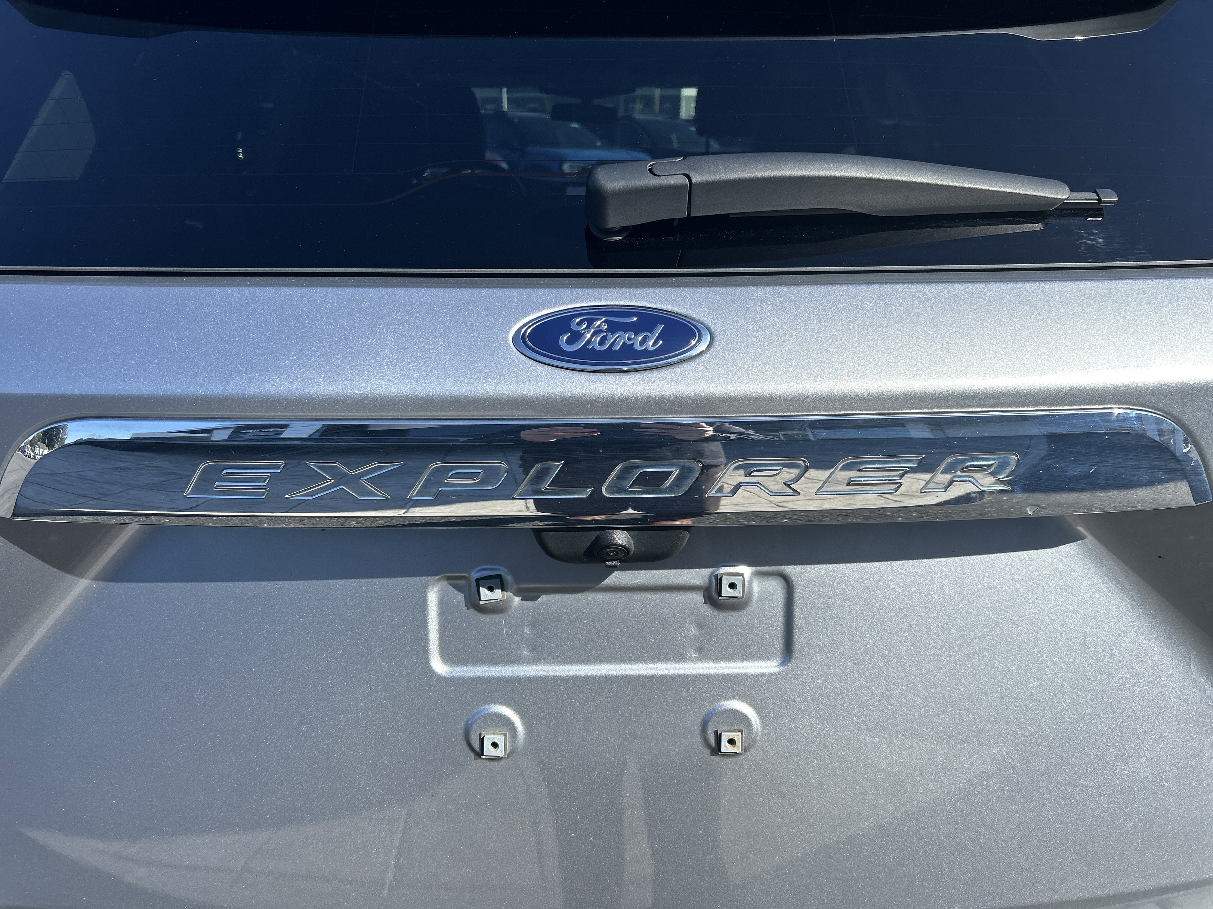 Used 2021 Ford Explorer XLT w/ Equipment Group 202A AWD/4WD image 7