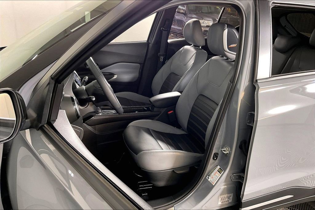 Used 2024 Nissan Kicks SR w/ SR Premium Package image 34