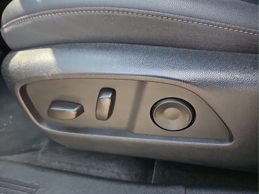 Used 2025 Chevrolet Equinox LT w/ Convenience Package II AWD/4WD image 14