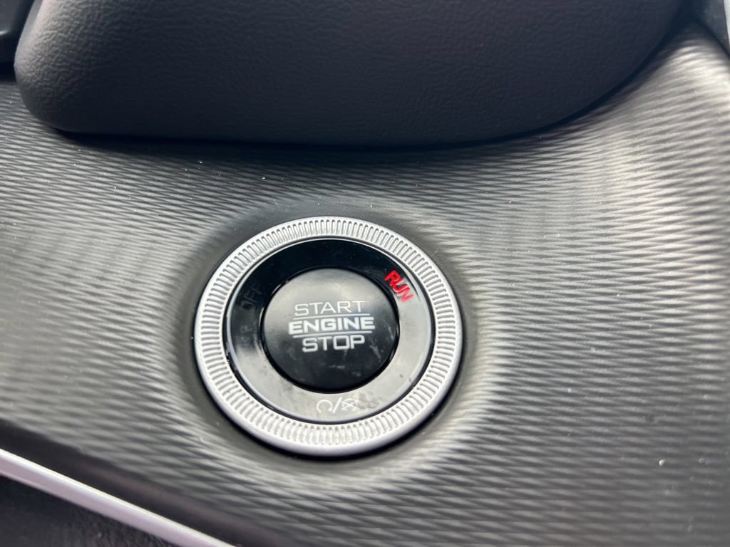 Used 2025 Jeep Grand Cherokee L Altitude RWD image 45