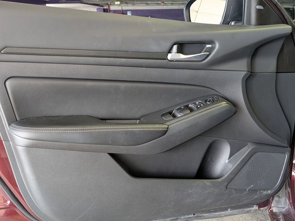 Used 2025 Nissan Altima 2.5 SV image 11