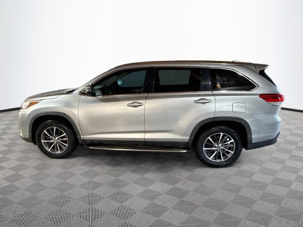 Used 2019 Toyota Highlander XLE FWD image 9