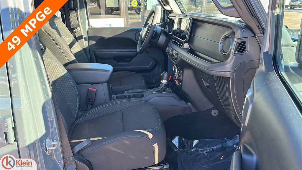 Used 2025 Jeep Wrangler Unlimited Rubicon 4xe image 32