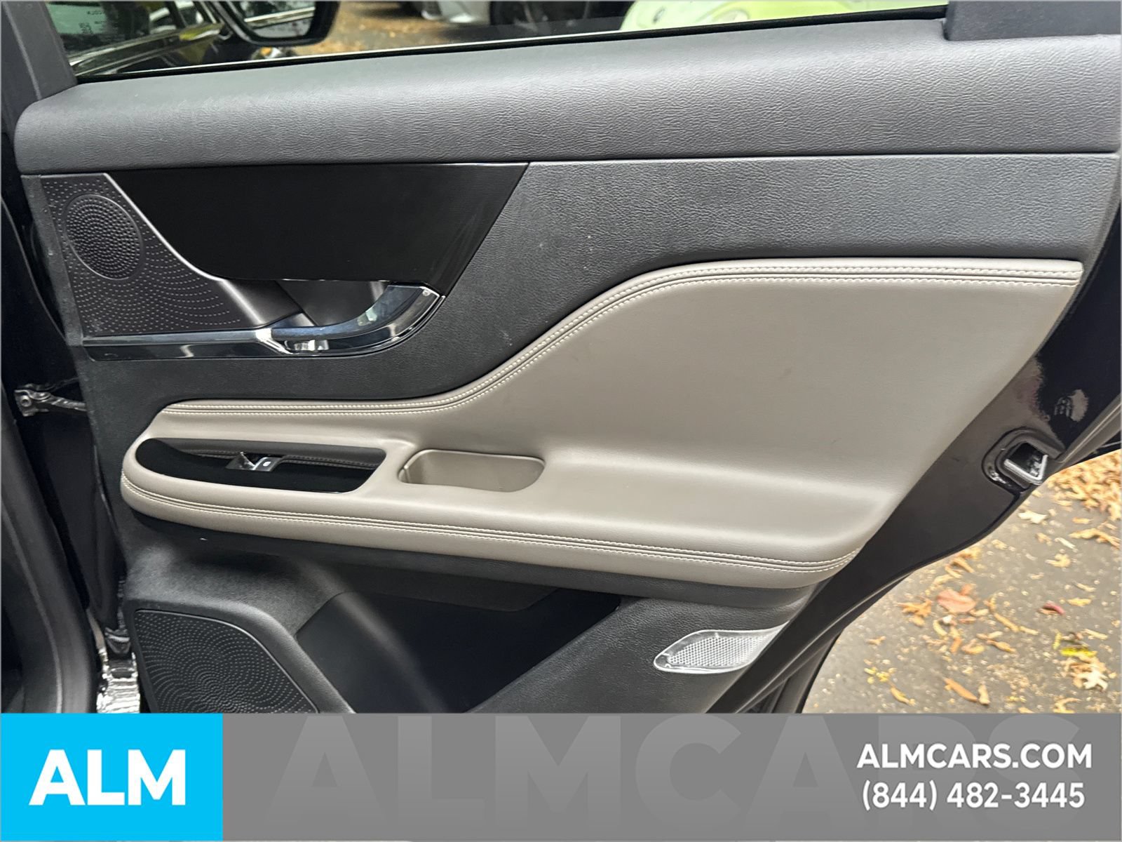 Used 2024 Lincoln Corsair AWD image 18