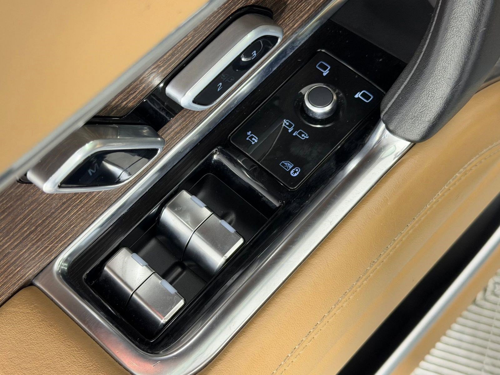 Used 2023 Land Rover Range Rover SE image 23