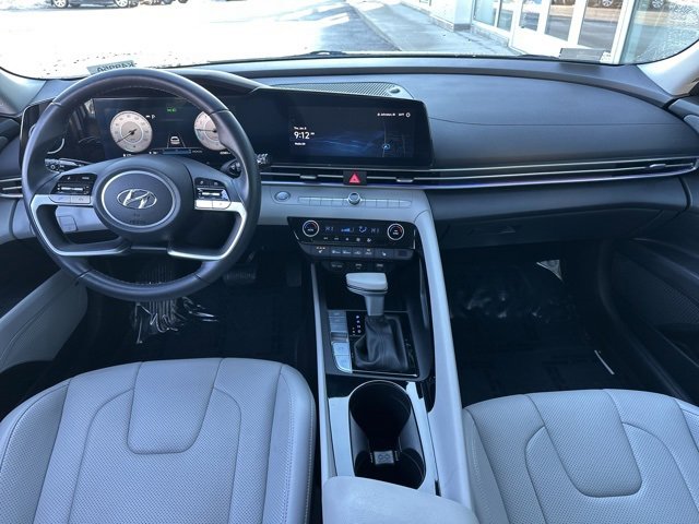 Used 2023 Hyundai Elantra Limited image 16