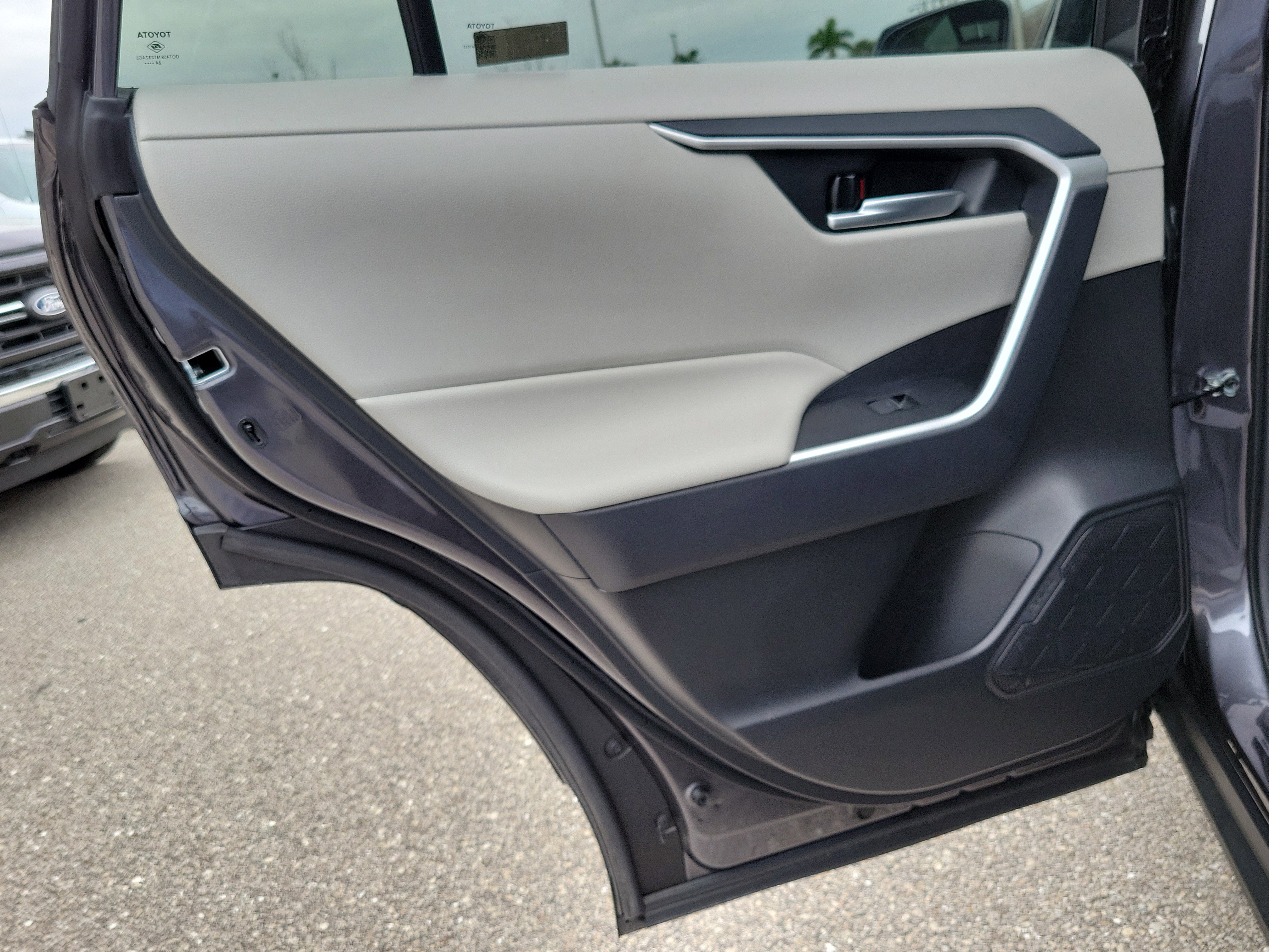 Used 2025 Toyota RAV4 XLE w/ Convenience Package image 16