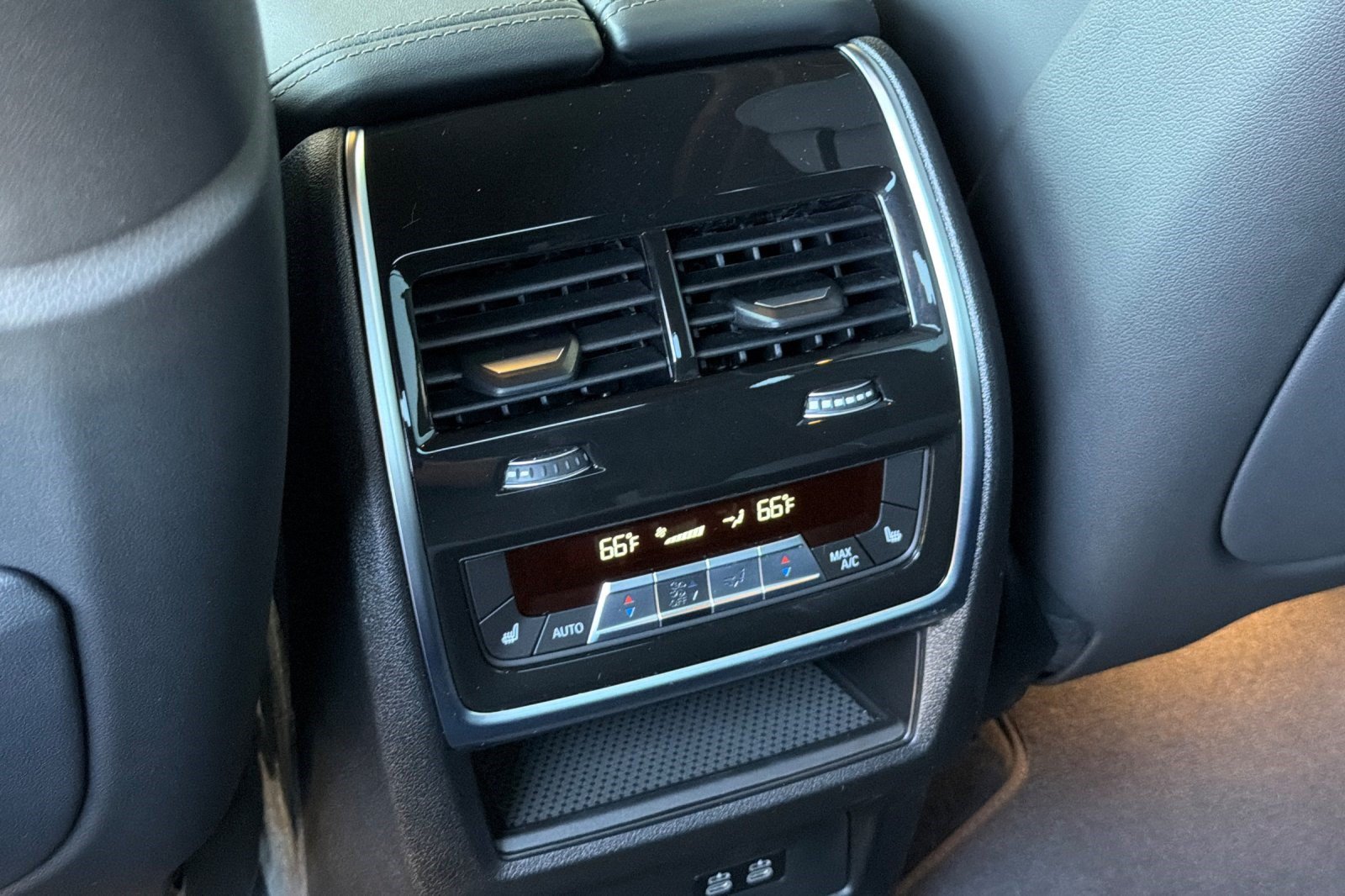 Used 2025 BMW X7 M60i AWD/4WD image 16