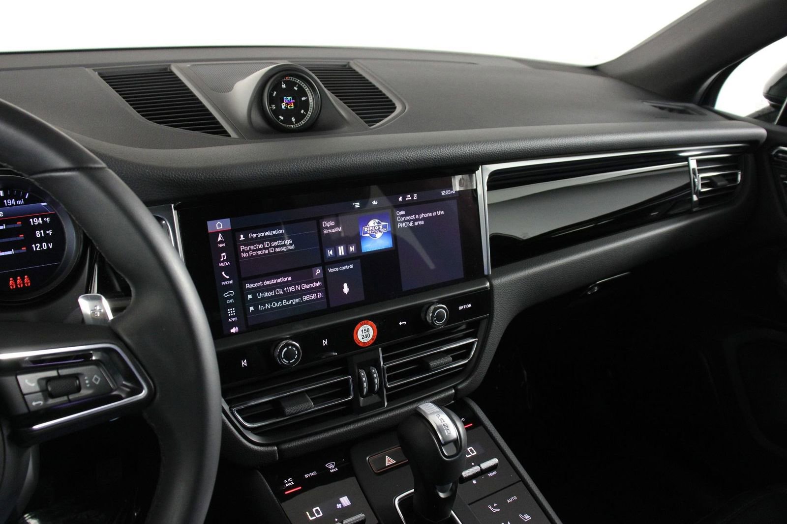 Certified 2025 Porsche Macan AWD/4WD image 13