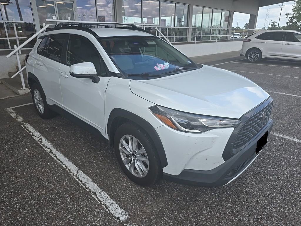 Used 2022 Toyota Corolla Cross LE image 1