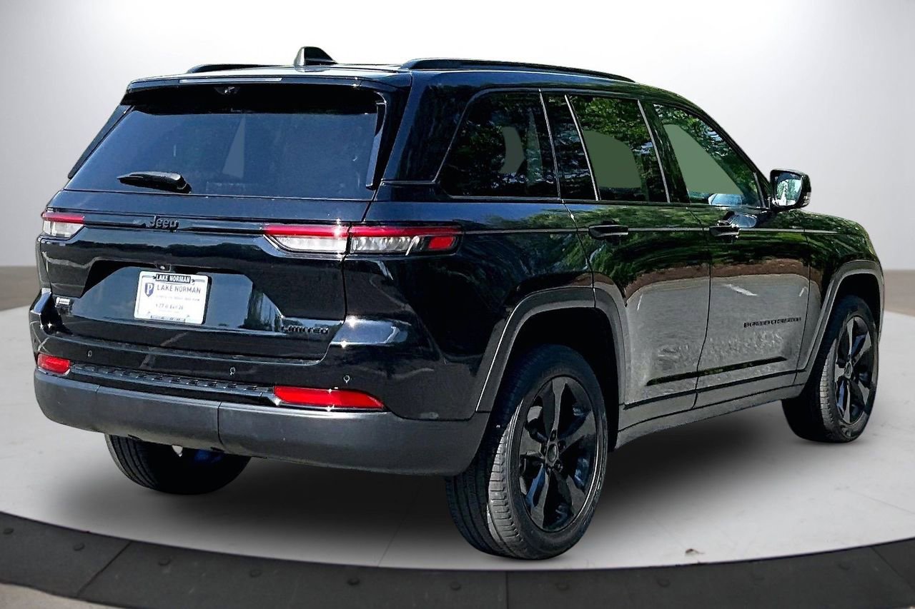 Certified 2023 Jeep Grand Cherokee Limited w/ Luxury Tech Group II AWD/4WD image 9