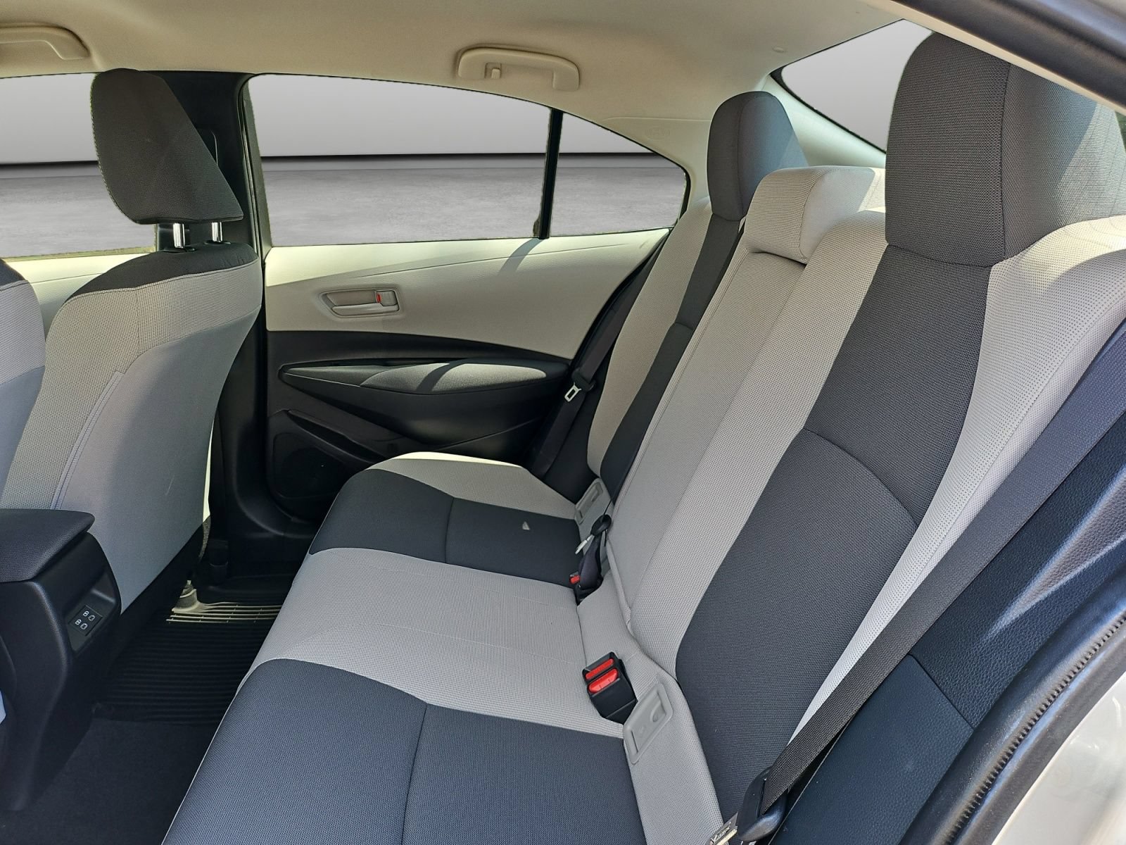 Used 2025 Toyota Corolla LE w/ Convenience Package FWD image 42