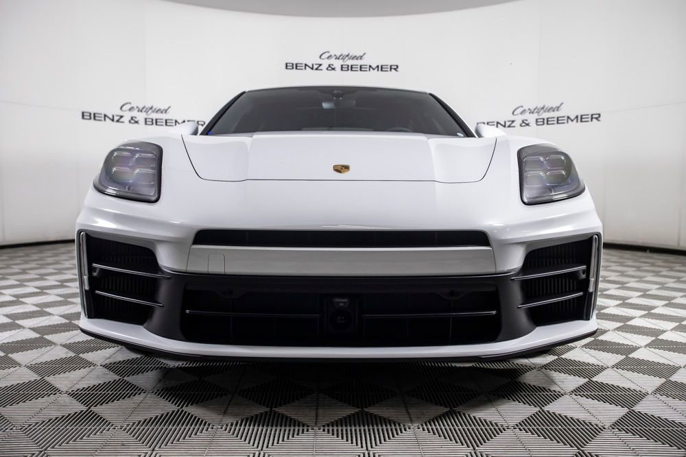Used 2025 Porsche Panamera image 5
