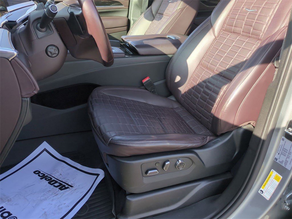 Certified 2023 Cadillac Escalade ESV Premium Luxury Platinum w/ LPO, Radiant Package image 15