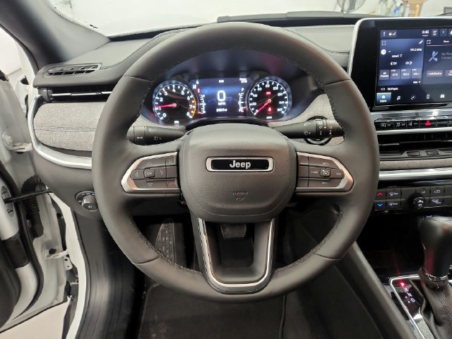 Used 2025 Jeep Compass Latitude AWD/4WD image 27