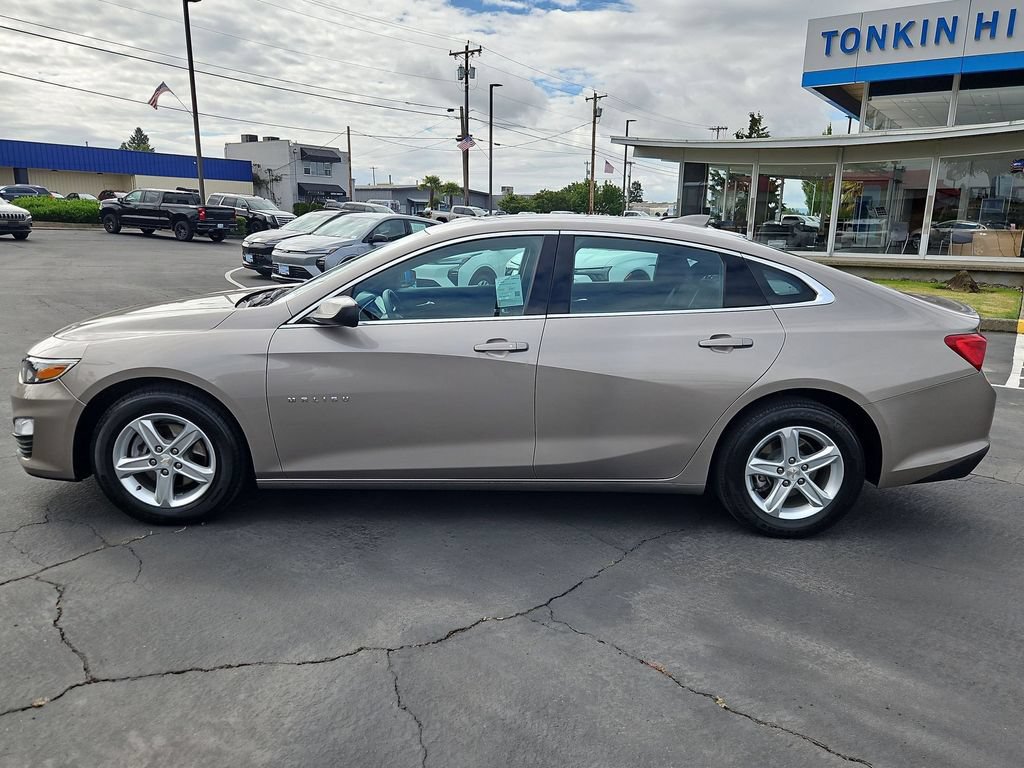 Used 2024 Chevrolet Malibu LT FWD image 3
