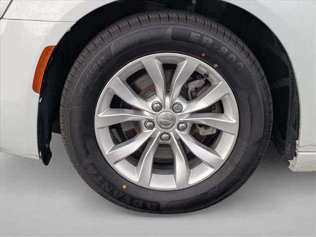 Used 2020 Chrysler 300 Touring image 23