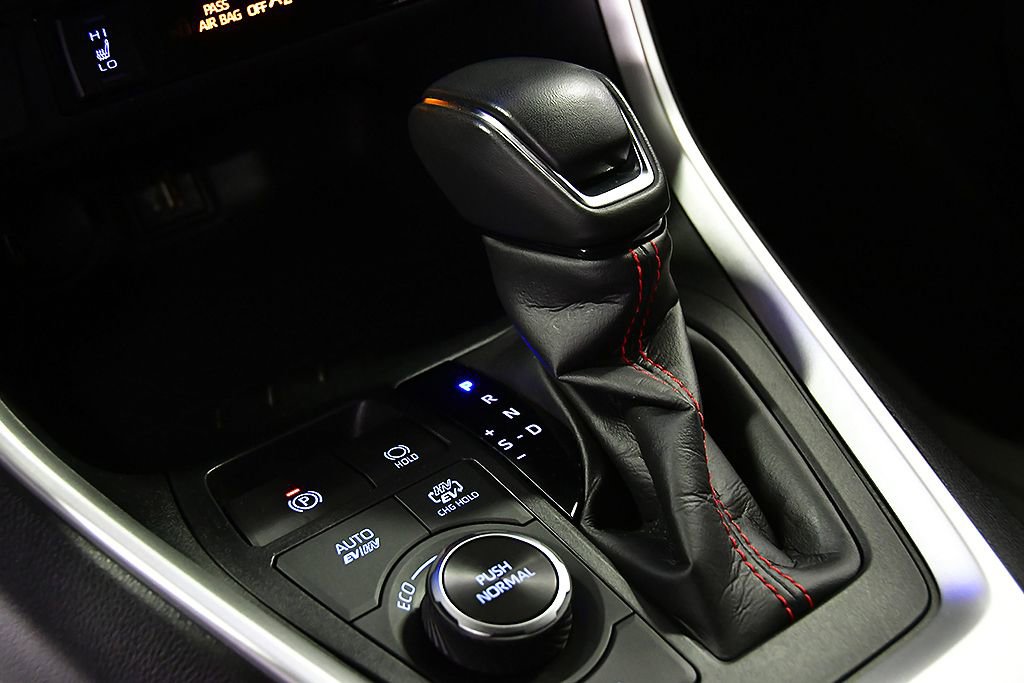 Used 2023 Toyota RAV4 SE w/ Weather & Moonroof Package image 22