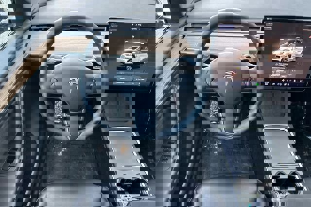 Used 2025 Tesla Model Y Long Range image 17