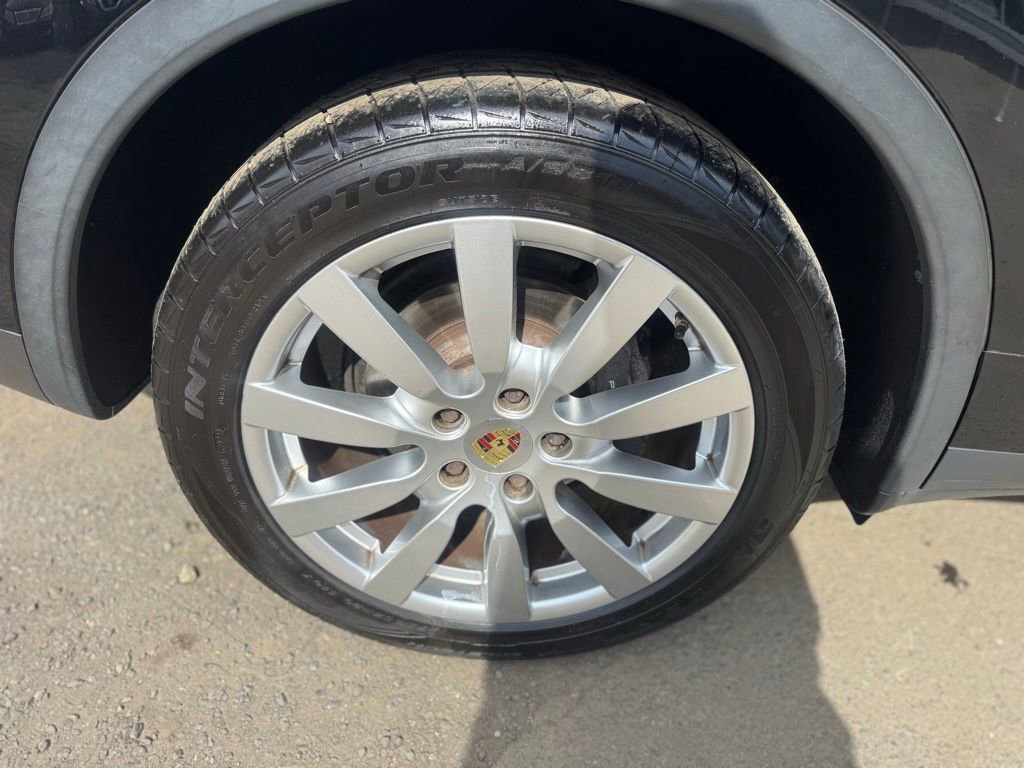 Used 2014 Porsche Cayenne Platinum Edition image 17