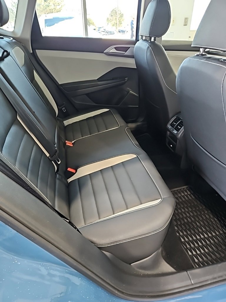 Used 2025 Volkswagen Taos SEL image 17