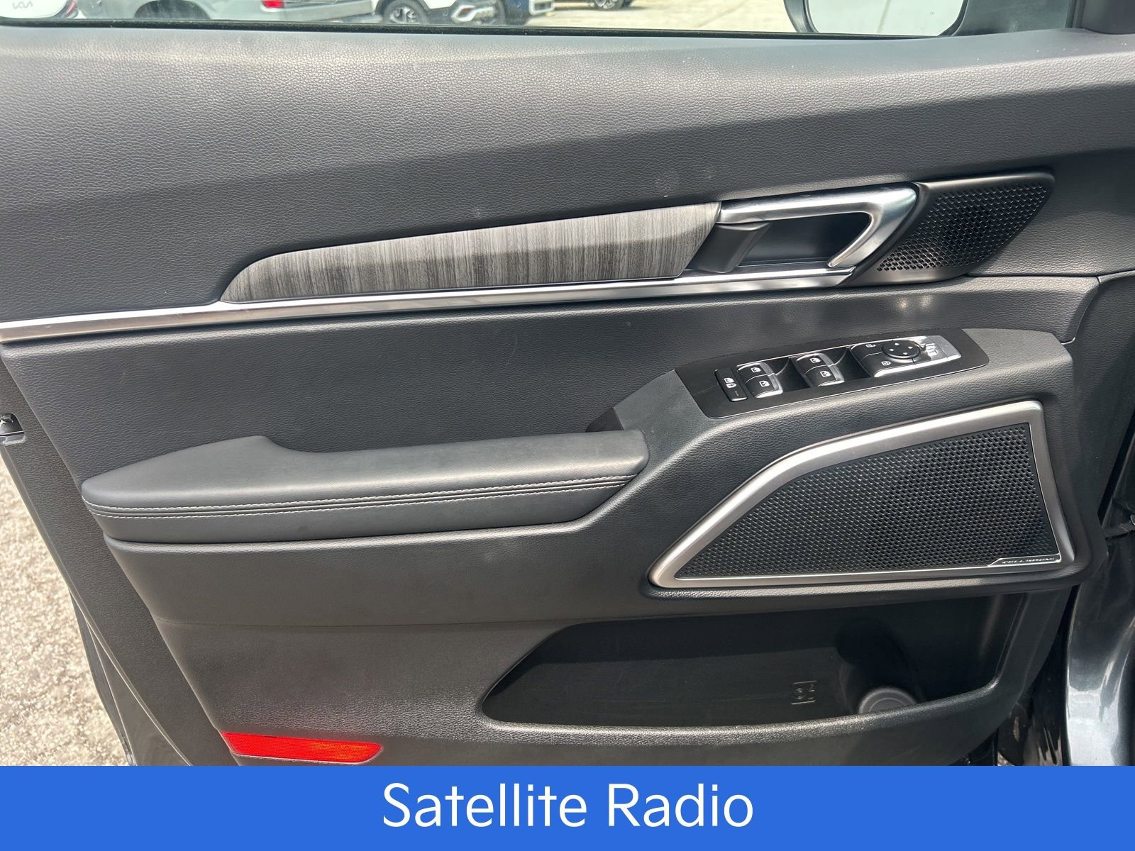 Used 2024 Kia Telluride EX image 11