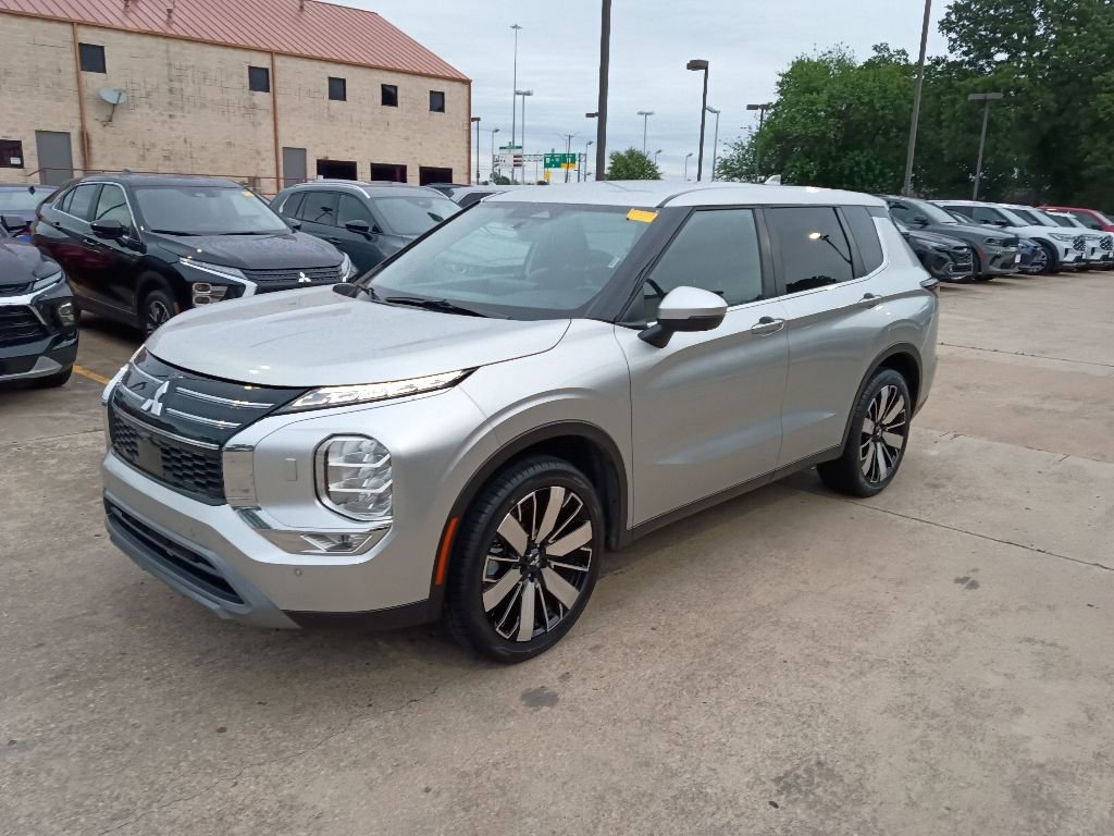 Used 2025 Mitsubishi Outlander SE
